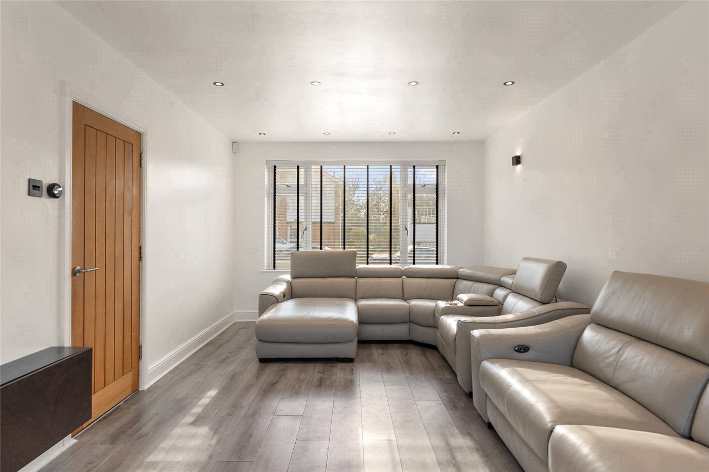 Sitting Room To Fron